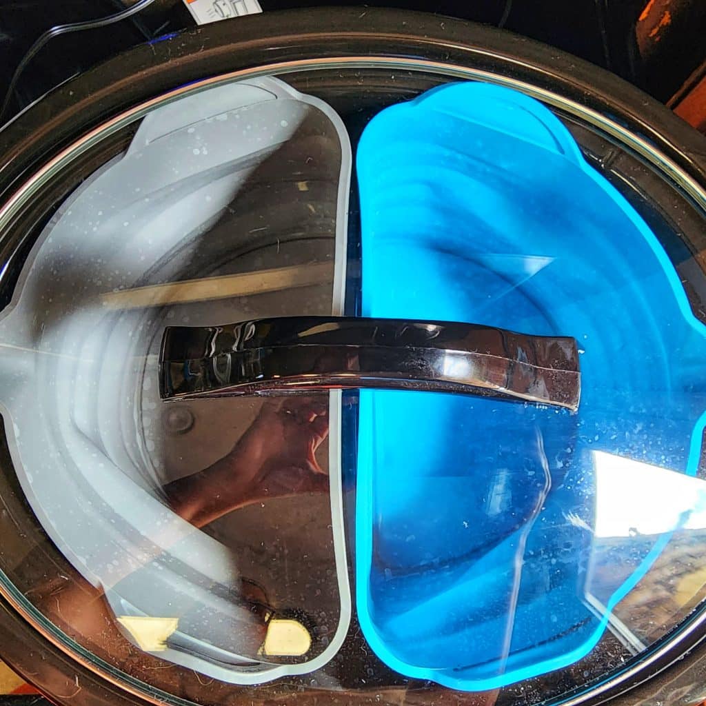 Silicone inserts inside a slow cooker