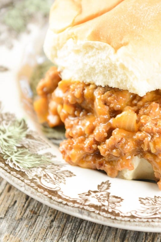 Sandwiches are great for a light, quick dinner, lunch or mouthwatering leftovers. Here are five crock pot sandwiches to try next week!