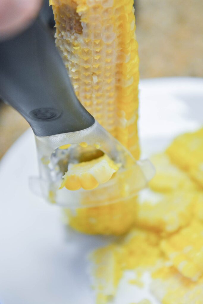 Kitchen tool to remove corn from cob